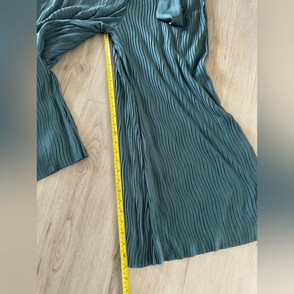 NWT Anthropologie Turquoise Marina Plisse Jumpsuit size M - Picture 12 of 15